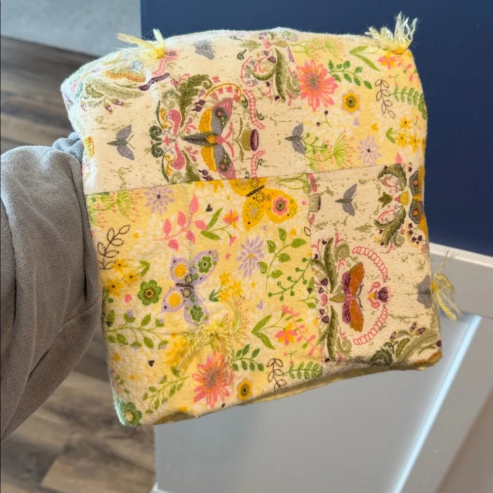 Floral Patchwork Quilt - Yellow floral butterfly